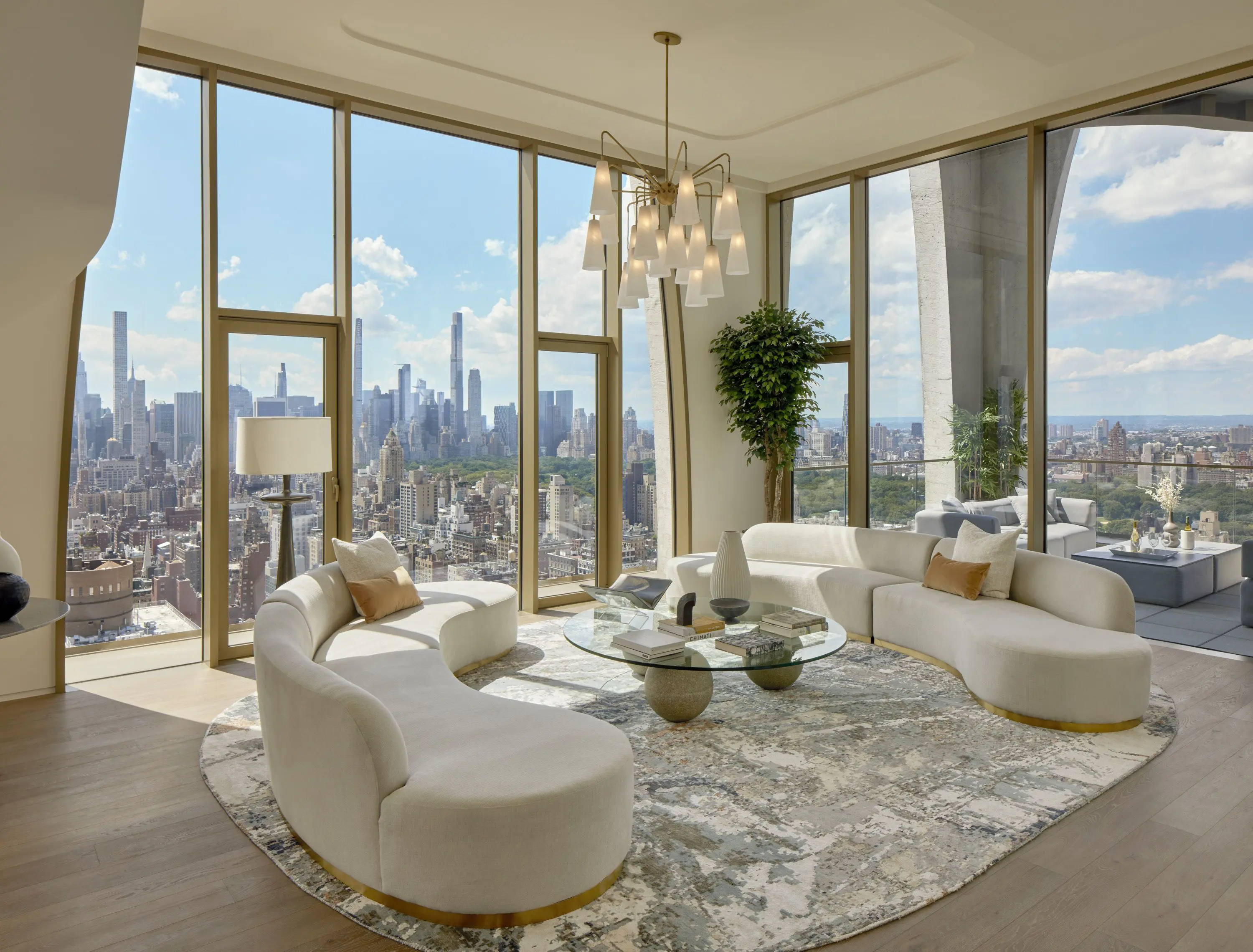 Plumora introduces the “Home Luxury Care” program – a comprehensive home care solution with 5-star hotel standards.